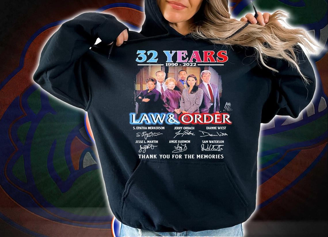 32 Years 1990 2022 Law And Order Thank You For The Memories Signatures T-Shirt t-shirt