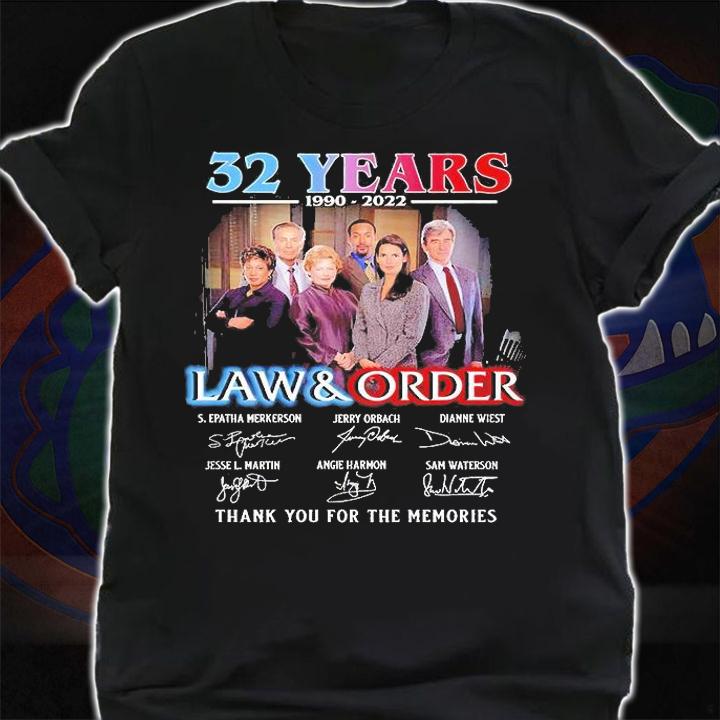 32 Years 1990 2022 Law And Order Thank You For The Memories Signatures T-Shirt t-shirt